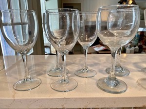 lot 164 image: Lot of 10 Wine Glasses