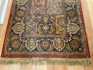 lot 156 image: Decorative Rug