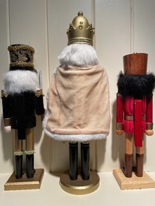 lot 84 image: 3 Nutcrackers