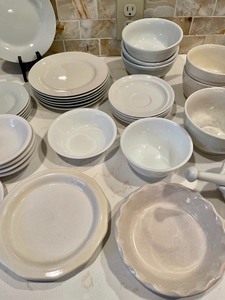 lot 69 image: White Dish Grouping