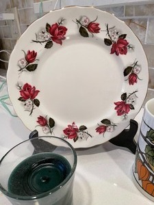 lot 78 image: Colorful Goodies
