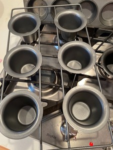 lot 64 image: Bakeware