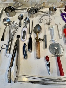 lot 58 image: Kitchen Utensil Lot
