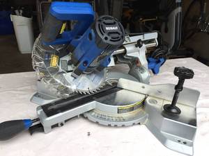 lot 251 image: Kobalt 7.25 Inch Compact Sliding Single Bevel Miter Saw
