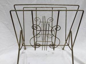 lot 261 image: Vintage Metal Magazine Rack