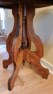 lot 5 image: Vintage Oval Parlor Table