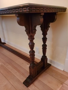 lot 11 image: Ornate Vintage Console Table
