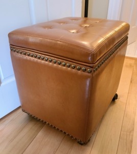 lot 18 image: Rolling Leather File Storage