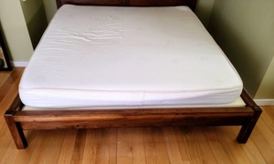 lot 35 image: King Size Wooden Platform Bed