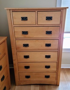 lot 44 image: Light Wood Dresser Set