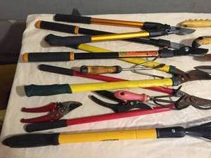 lot 263 image: Garden Tools