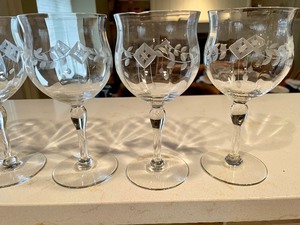 lot 321 image: Clear Glass Grouping