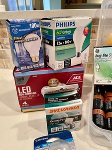 lot 320 image: Lightbulbs and Batteries