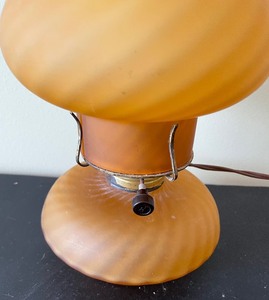 lot 247 image: Vintage Petite Accent Glass  Lamp