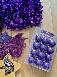 lot 309 image: Minnesota Vikings Tree Decor Grouping