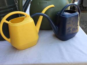lot 359 image: Plastic Watering Can Lot