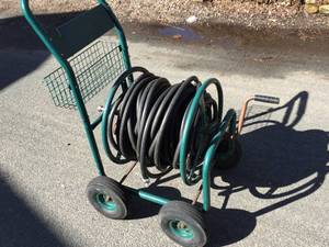 lot 370 image: Rolling Garden Hose Cart