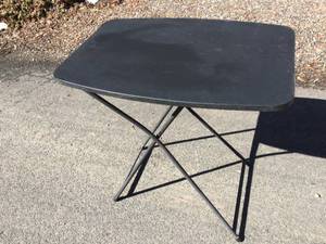 lot 371 image: Small Folding Table