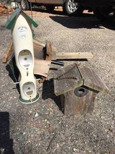lot 387 image: Bird House  Feeder Lot