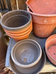 lot 395 image: Plastic Flower Pots