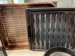 lot 390 image: Fun Kitchen Items
