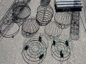 lot 420 image: Wire Garden Supplies