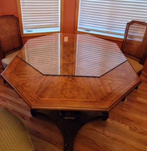 lot 1 image: Amazing Henredon Dining Table Set