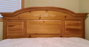 lot 7 image: Broyhill Queen Bed and Matching Nightstand