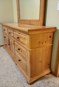 lot 8 image: Broyhill Mirrored Dresser