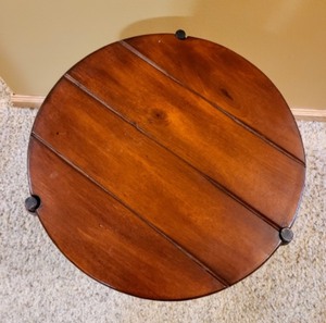 lot 10 image: Small Round Accent Table