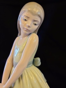 lot 45 image: Lladro Ballerina Figurine