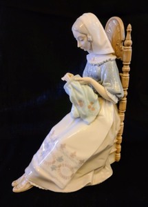 lot 47 image: Lladro The Embroider Figurine