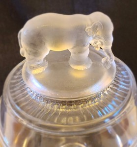 lot 58 image: Beautiful Glass Elephant Covered Dish