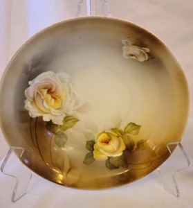 lot 61 image: More Pretty Painted Plates