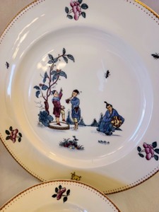 lot 136 image: Royal Worchester Dish Set