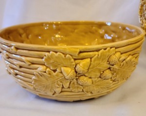 lot 141 image: Decorative Acorn Serving Set