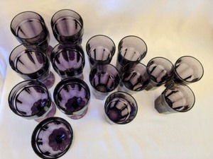 lot 146 image: Purple Glassware