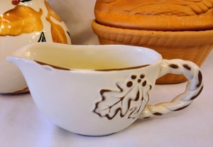 lot 163 image: Adorable Servingware