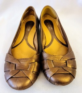 lot 185 image: Naturalizer Gold Leather Flats