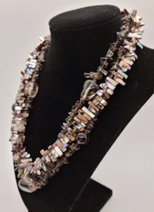 lot 200 image: Beautiful Beaded Necklace