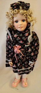 lot 207 image: Two Pretty  Dolls