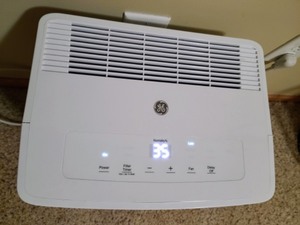 lot 220 image: General Electric 30 Pint Dehumidifier