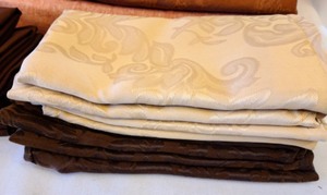 lot 221 image: Variety of Kitchen Linens