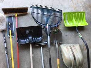 lot 240 image: Long Handled Tools