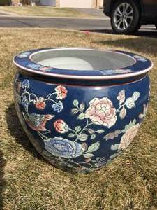 lot 247 image: Large Decorative Chinese Planter