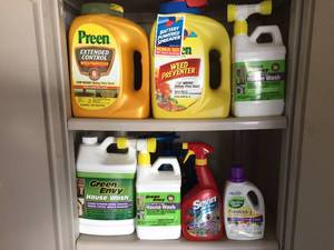 lot 250 image: Common Chemicals Found in the Garage