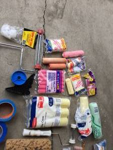 lot 255 image: Paint Sundries Lot