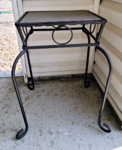 lot 81 image: Metal Plant Stand