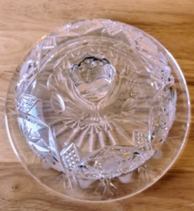 lot 145 image: Beautiful Covered Glass Dish