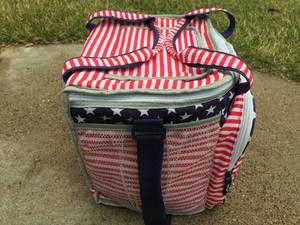 lot 305 image: Soft Sided Arctic Zone Cooler